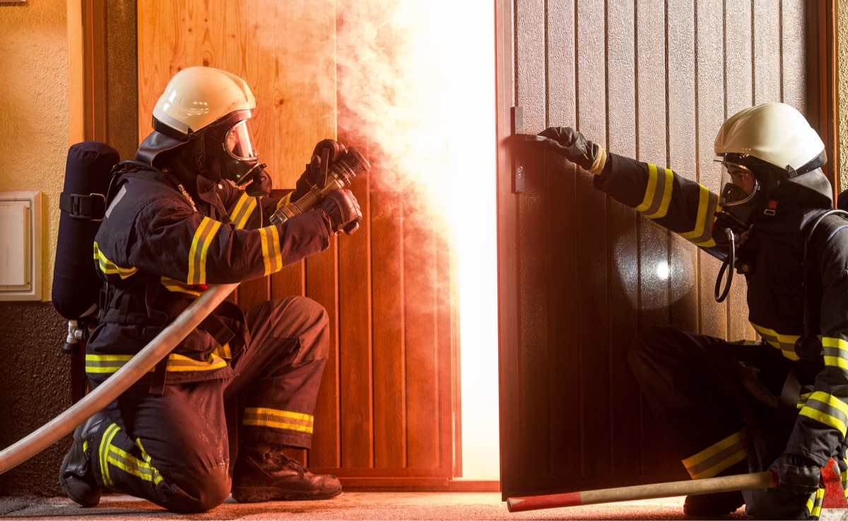 NF P92-506 Protivpožarna zaštita - Građevinski materijali - odziv na vatrogasne testove - Ispitivanje ploča zračenjem za podne obloge